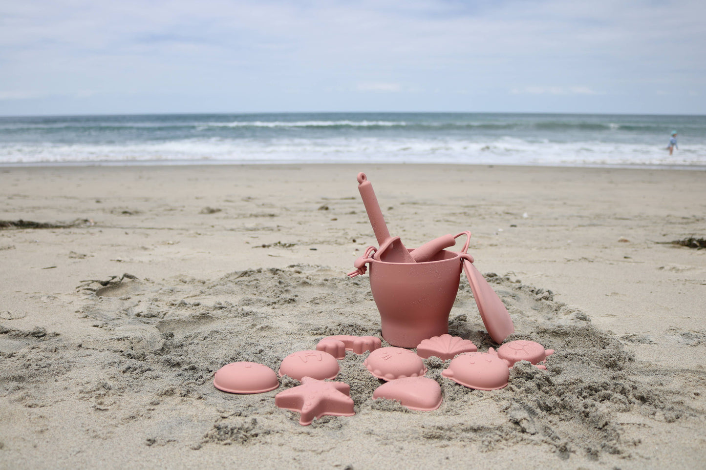 12 Piece Beach Bucket Color: Blush