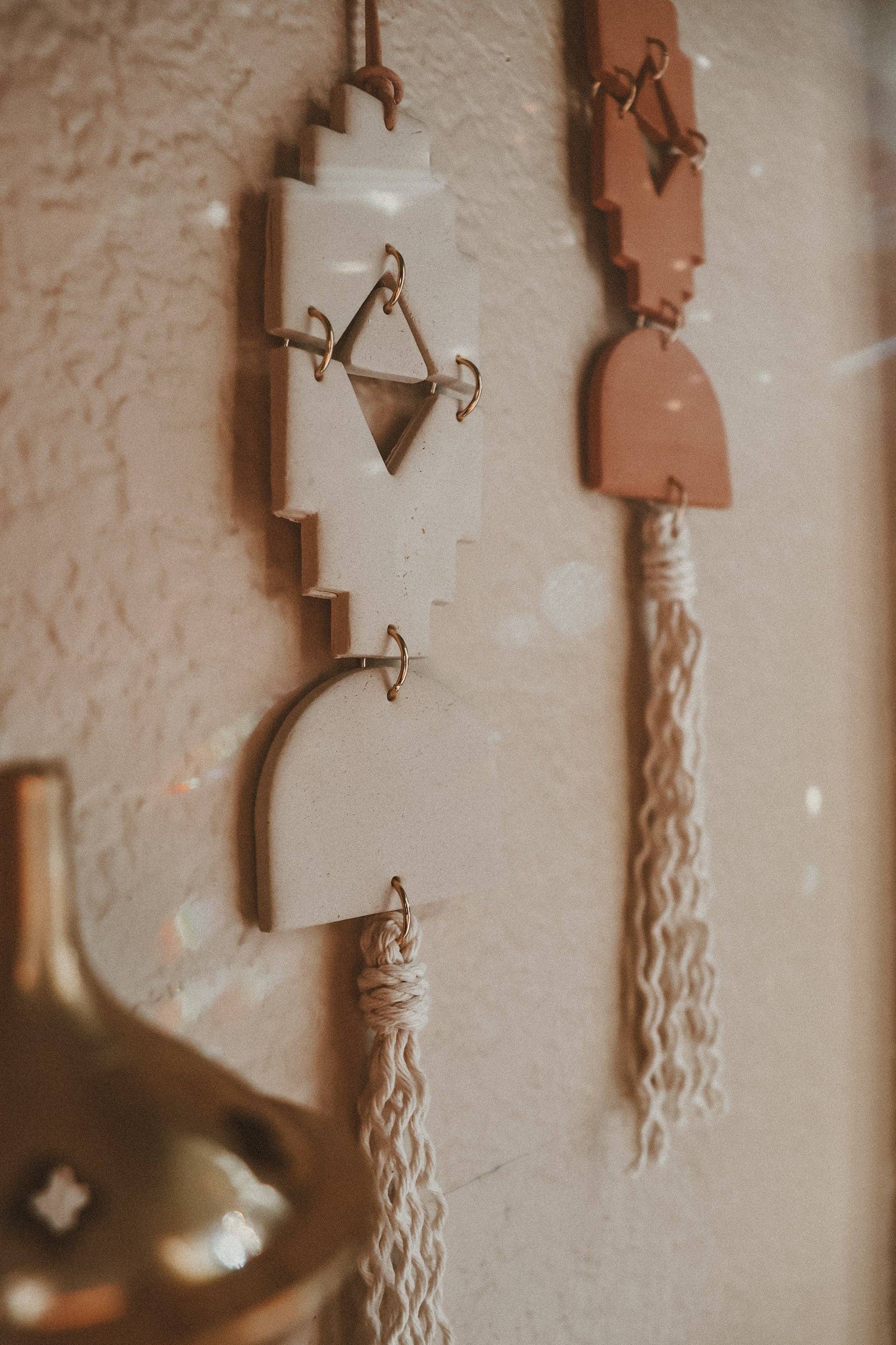 Southwestern Style Clay Wall Hanging in Terracotta and Stone: White Sandstone