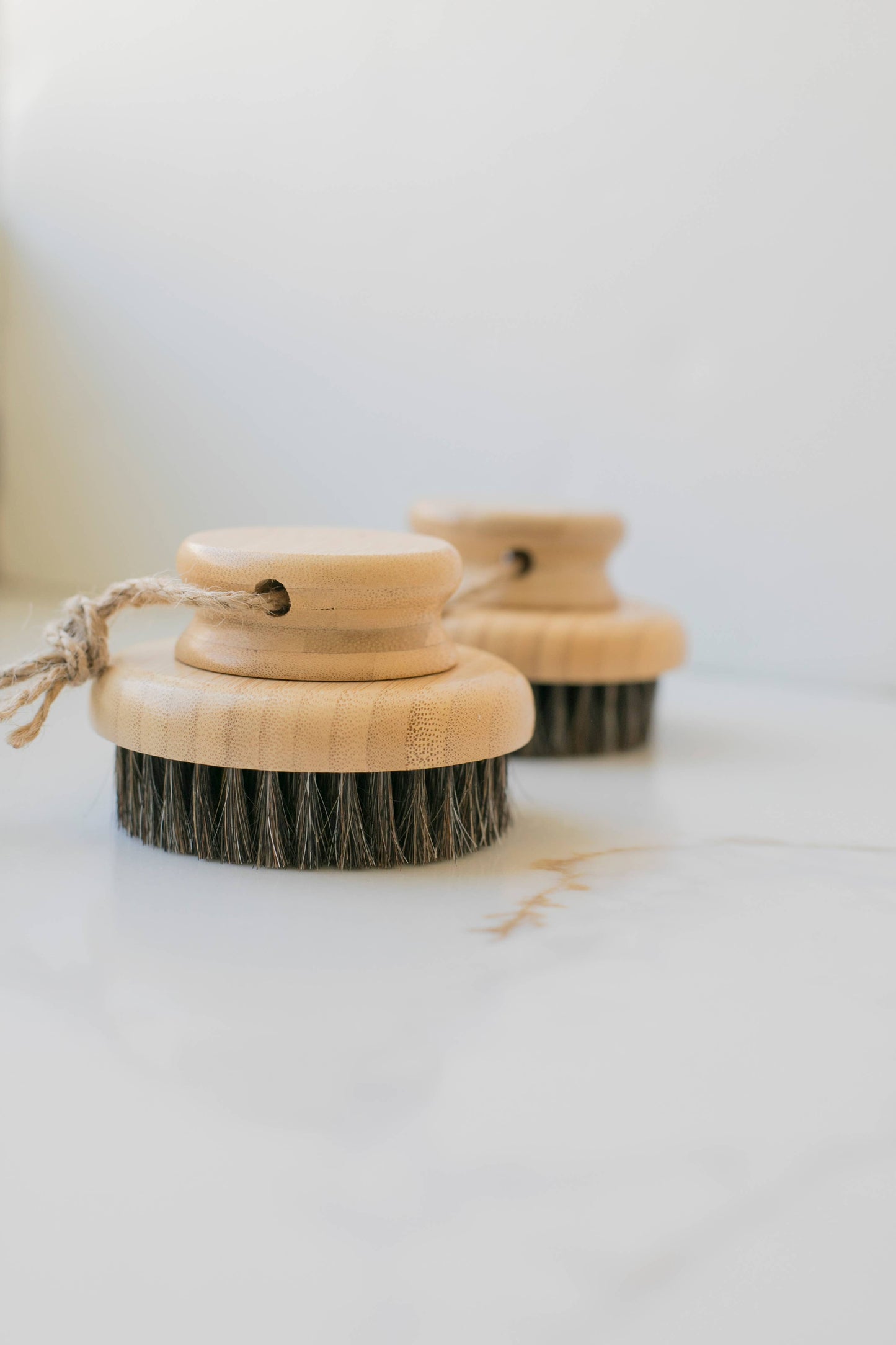 Dry Round Body Brush: Horsehair