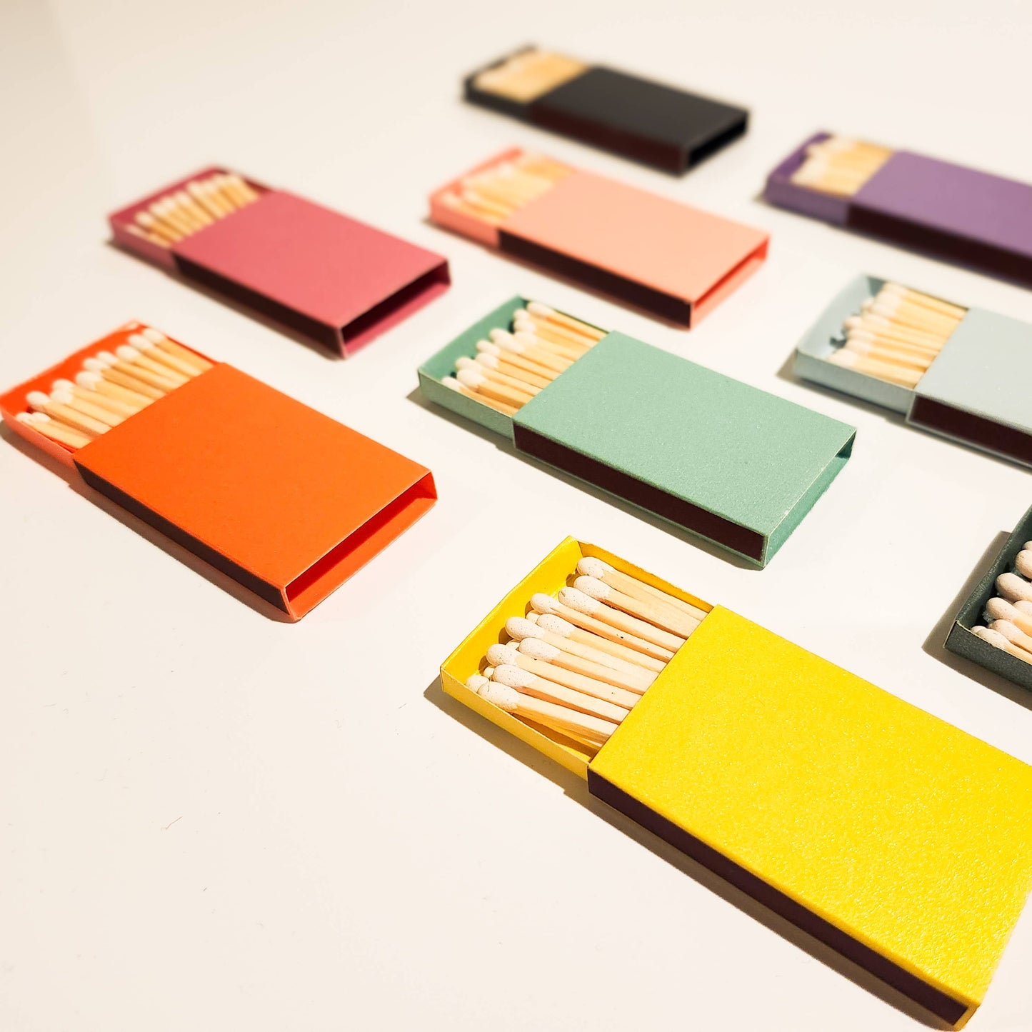 Iridescent Color Matchbox with White Matchsticks: Iridescent Aqua