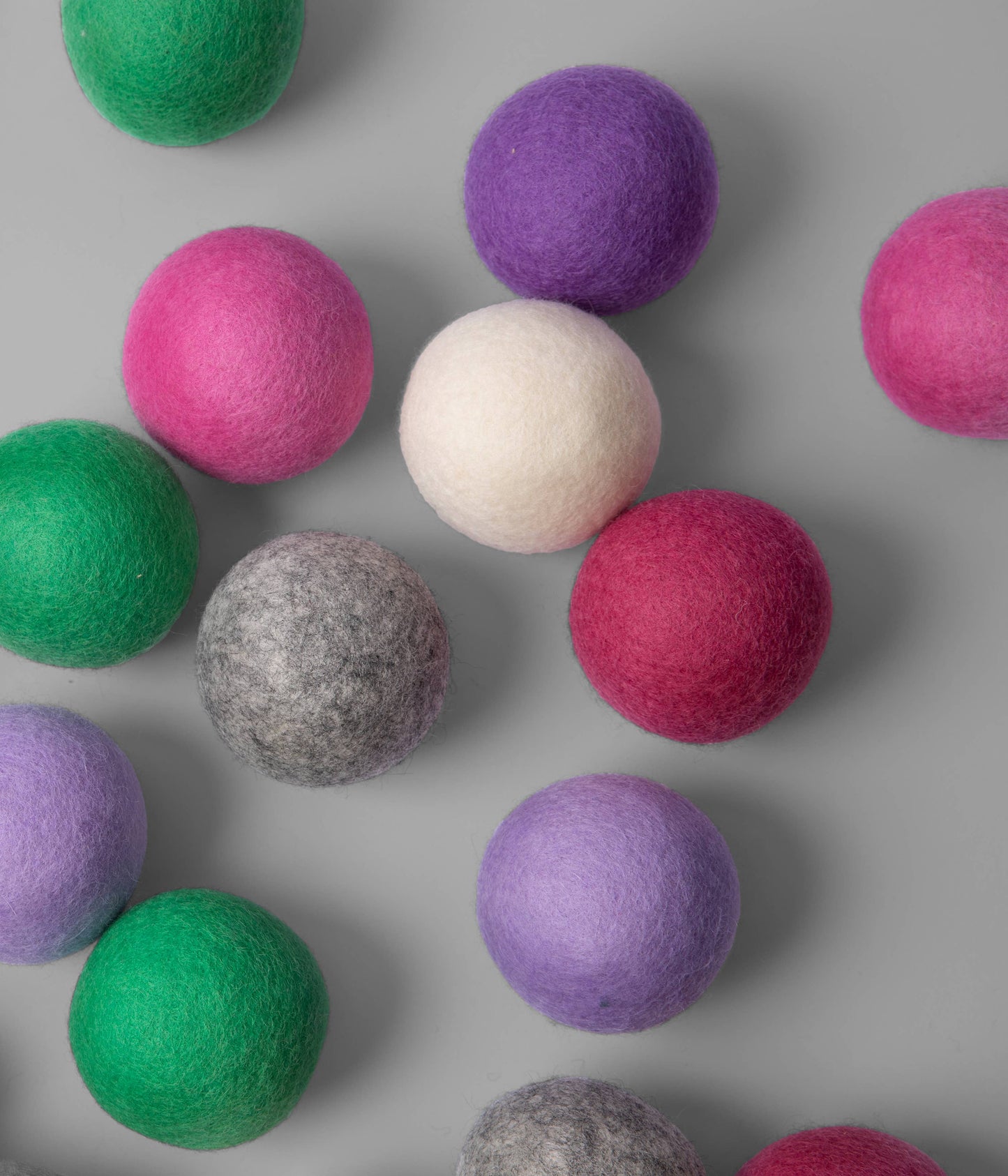 Wool Dryer Balls Set Of 3 + 1 Essential Oil: Light Pink / Citrus Clean