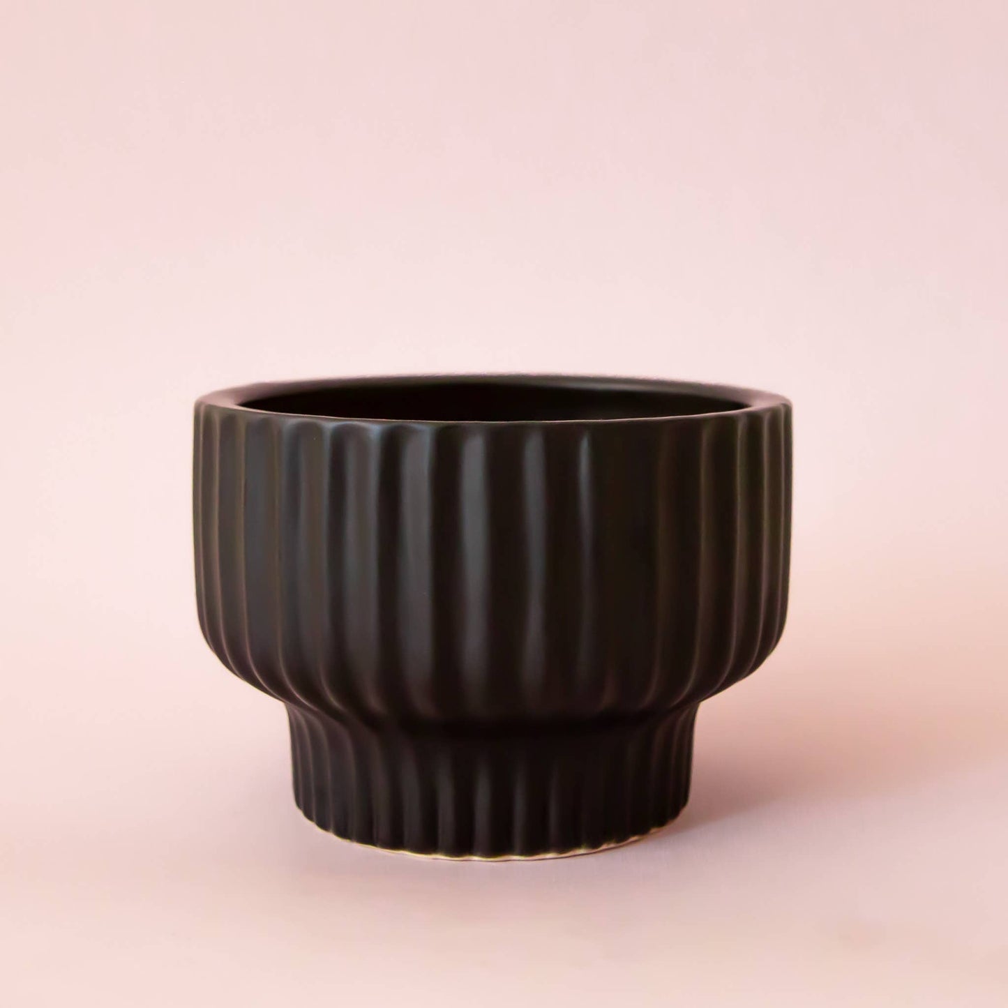 Presley Pedestal Planter | Black: 5.5 inch