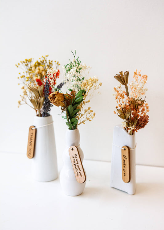 Mini Dried Floral Vases & Wood Gift Tag