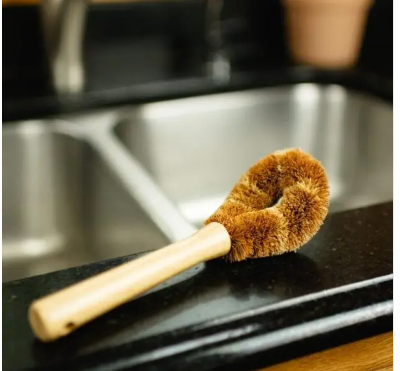Bamboo Glassware Scrub Brush: Rounded Brush